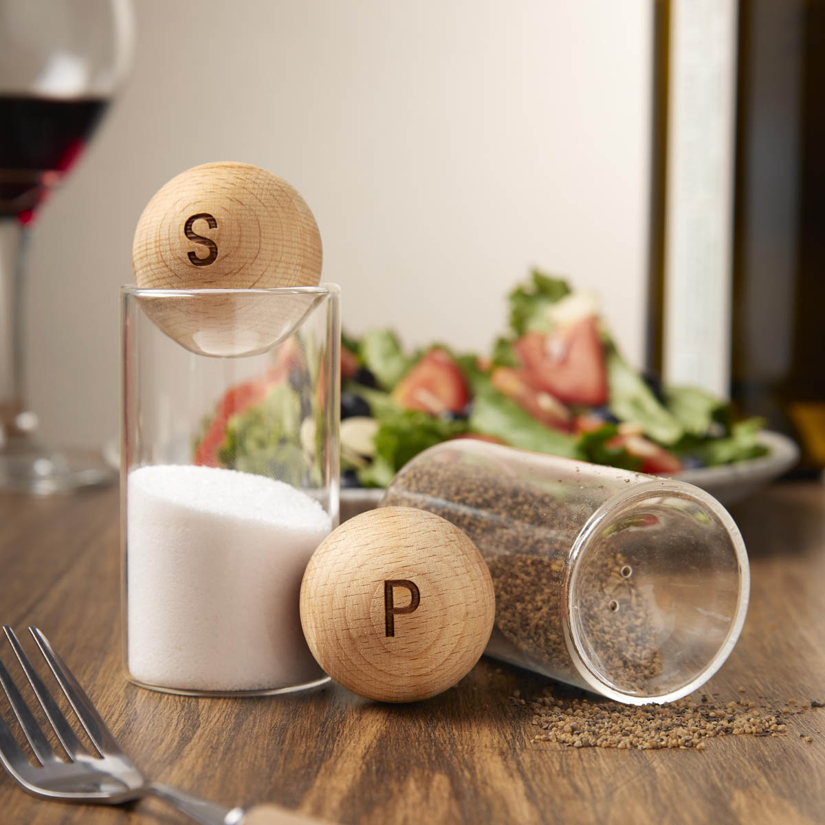 Set promocionales de salero y pimentero benito